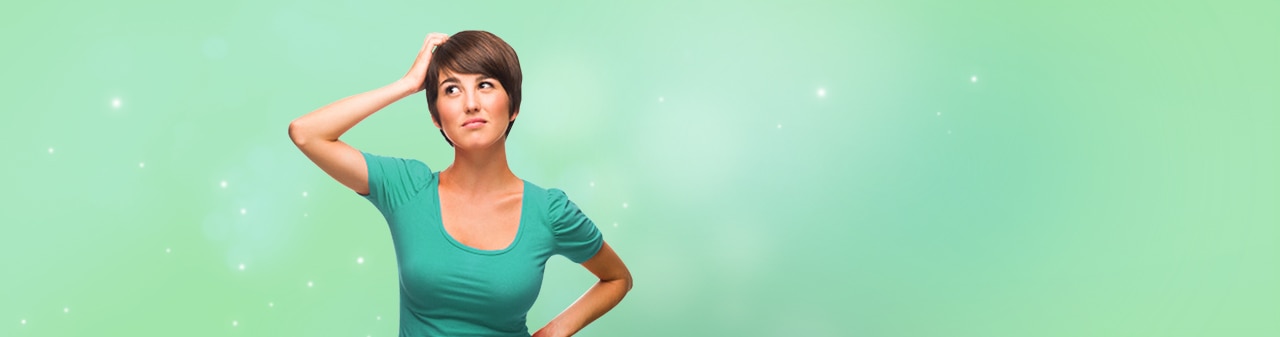 mulher pensando porque o cabelo cai muito